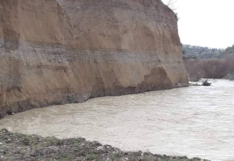 قبور مطهر شهدای دارشاهی در معرض سیل/ مسوولان پیگیری کنند