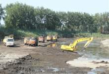 غارت بستر رودخانه‌های چاروسا توسط کارخانه‌داران