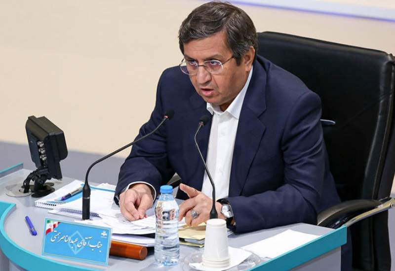 همتی: دولت کمتر در اقتصاد دخالت کند