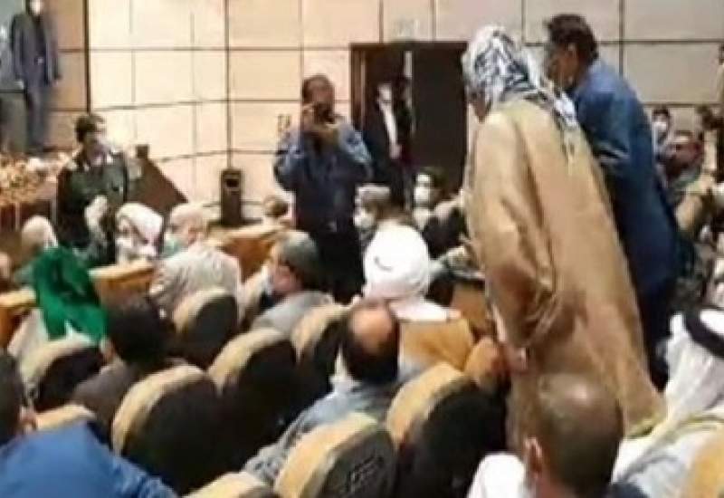 (ویدئو) اعتراض شدید به جهانگیری در جلسه سران قبایل خوزستان