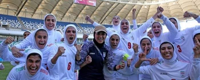 (ویدیو) همخوانیِ زیبا و متفاوت دختران تیم ملی فوتبال ایران  