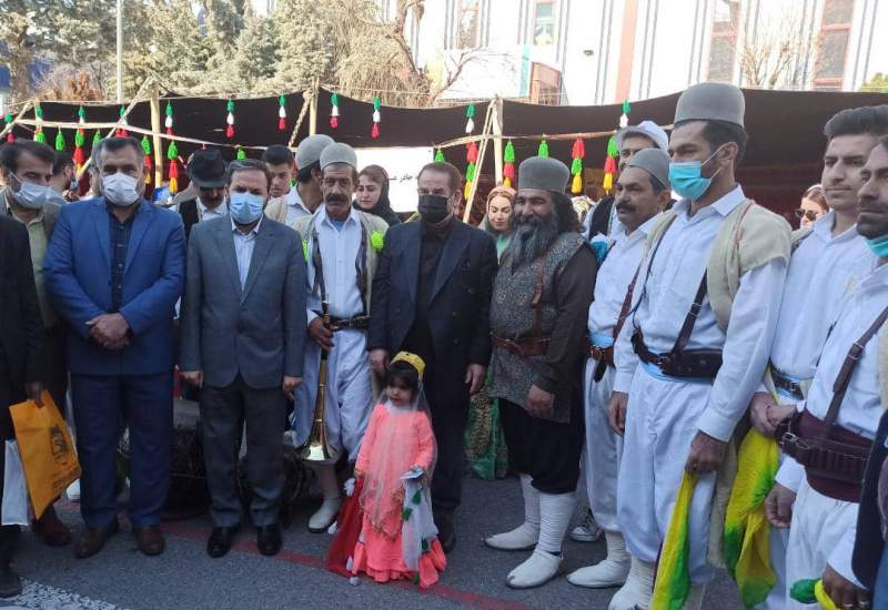 بازدید استاندار از غرفه صنایع دستی استان در پانزدهمین نمایشگاه بین المللی تهران
