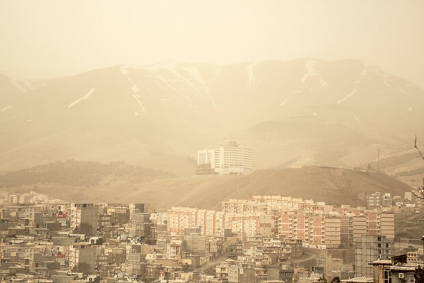 مشکلاتِ درشت «ریزگردها» در سراسر ایران/سرفه‌های آسمان تمامی ندارد