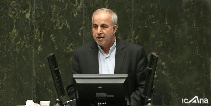 نماینده اصولگرای مجلس : منصوبان رئیسی در خفا با سیاست‌های او مخالفت می‌کنند / وزرا ، ضعیفند ؛ استانداران در باغ نیستند
