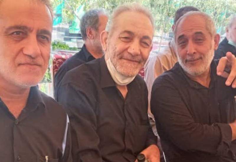 تصاویر مردی که ۹ سال ایستاده خوابید