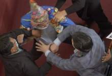 (فیلم) بزن بزن نمایندگان در پارلمان بولیوی  <img src="/images/video_icon.png" width="11" height="10" border="0" align="top">
