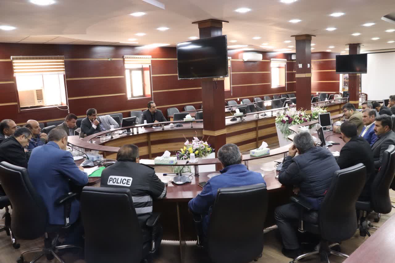 فرماندار بویراحمد: حرف‌تان قابل قبول و حتی قابل شنیدن نیست / هیچ کمیسیونی معطل مدیران غایب نمی‌شود / بخشداری مرکزی بویراحمد: ۵٠ کیوسک بدون مجوز در حوزه مرکزی وجود دارد
