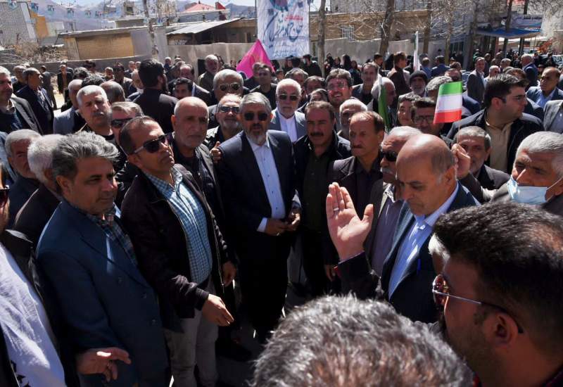 منتظریان خطاب به روشنفکر: خودت را غرق اخبار و اطلاعات انحرافی که در اختیارداری نکن / منتظریان خطاب به بهرامی:  کمیسیون توافقات را به چه منظور شما تشکیل دادید و چه منفعتی برای مردم متوسط به پایین داشته است / نباید منافع عمومی مردم را فدا و قربانی طبقه خاص بکنیم که پشت سر ما بچرخند و بخواهند کار‌هایی انجام بدهند / سر ورزش در شهرداری یاسوج بریده شد