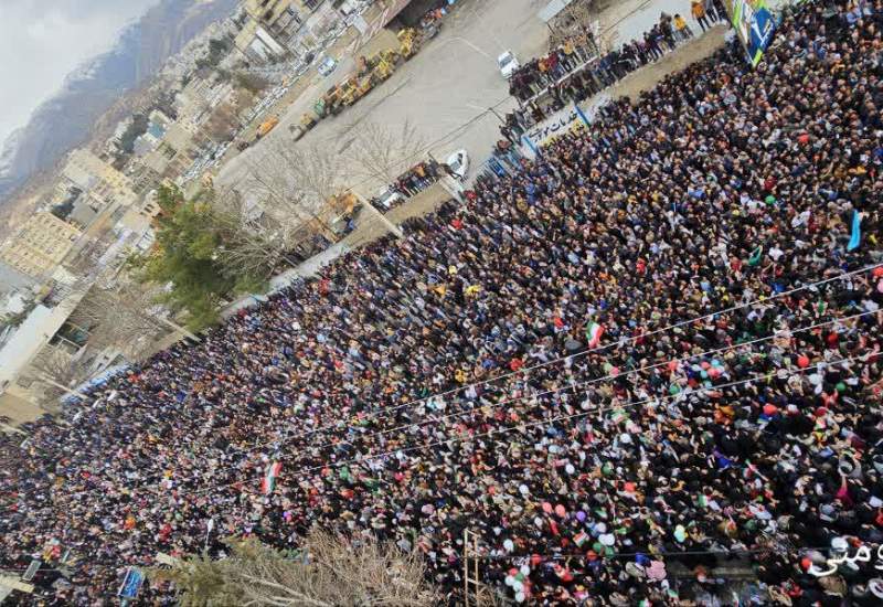 فیلم و تصاویر| آخرین نطق انتخاباتی مهدی روشنفکر در خیابان تختی یاسوج / روشنفکر: بدانید این شهر مختار دارد/ با تمام بداخلاقی‌ها دست خالی و با کمک مردم آمده‌ایم و رستاخیزی را در جنوب کشور ایجاد کردیم‌ / اطلاعات را ناقص در اختیار آقای تاجگردون قرار دادند / همه رقبای انتخاباتی و هوادارانش را به خدای بزرگ می‌سپارم