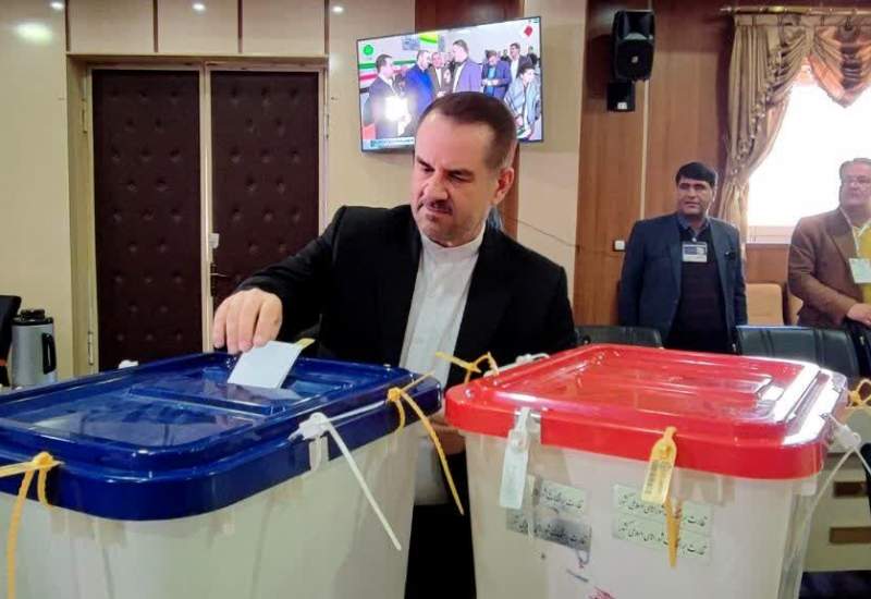 استاندار کهگیلویه و بویراحمد رای خود را به صندوق انداخت