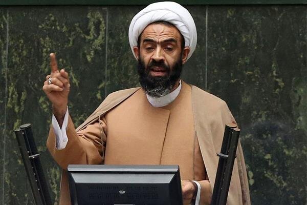 فیلم | بحث بر سر FATF در صحن علنی مجلس / نقدعلی: وقتی FATF در مجمع بررسی می‌شود ما کجا صحبت کنیم؟ / فرصت نمی‌دهید؛ وقت بدهید تدبیر کنیم/ قالیباف: صحبت شما خلاف قانون است /  توضیحات قالیباف درمورد FATF: [این لوایح] طبق قانون به مجمع تشخیص رفته؛ در آنجا یک سال فرصت رسیدگی وجود داشته، اما دور زمانی آن گذشته و از دستور خارج شده / دولت از حضرت آقا درخواست کرده که، چون خلاف آیین نامه مجمع عمل شده، مجدداً اجازه رسیدگی صادر شود / موضوع الان در اختیار مجمع است؛ نظر مجلس در دوره دهم داده شده؛ ما به عنوان مجلس الان هیچ نقشی در FATF نداریم و موضوع نمی‌تواند در دستور کار مجلس قرار بگیرد