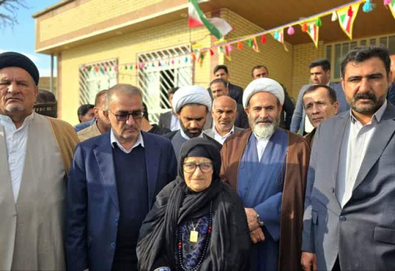 مرد روستایی خطاب به رحمانی: اولین استانداری هستید که به این منطقه آمده اید  <img src="/images/video_icon.png" width="11" height="10" border="0" align="top">