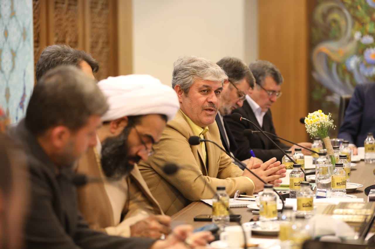 گفتگوی رئیس کمیسیون برنامه‌وبودجه با فعالان اقتصادی اصفهان: حل مشکلات داخلی، کلید موفقیت در عرصه بین‌المللی / تاج‌گردون: تخصیص منابع به صدا و سیما