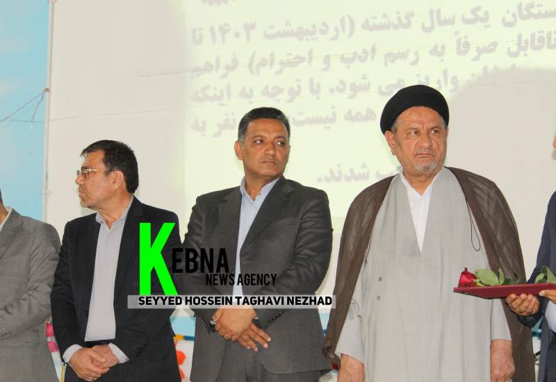 فیلم و تصاویر جشن روز معلم در کهگیلویه/ موحد: دولت های مختلف نتوانستند دغدغه فرهنگیان را حل کنند / کاظمی جو : قید«به زودی » در کلام مدیران کل مشکلی را حل نمیکند/ واکنش صریح فرماندار کهگیلویه به صحبت مدیرکل نوسازی مدارس: بگذارید مدیران مستقل باشند+ حواشی این همایش  <img src="/images/video_icon.png" width="11" height="10" border="0" align="top">