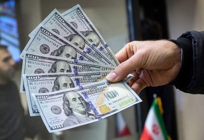 نوسانات رفت‌وبرگشتی قیمت دلار در تهران؛ بازار ارز در وضعیت فریز/ دلار کوتاه خواهد آمد؟/ پیش‌بینی قیمت دلار امروز 18 اردیبهشت 1404