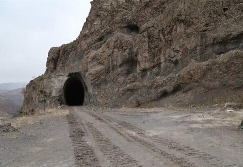 اشتهای سیری‌ناپذیر برخی نمایندگان و مسئولین کهگیلویه و بویراحمدی برای تعریف پروژه‌های جدید تمامی ندارد؟ / هزار پروژه نیمه‌تمام استان نمادی از عدم برنامه‌ریزی دقیق و نتیجه‌ی تلاش برای جلب رضایت کوتاه‌مدت است / پروژه‌هایی که بعد از 10 تا 20 سال هنوز تمام نشده‌اند! / دولت چهاردهم به این فرهنگ غلط پایان دهد