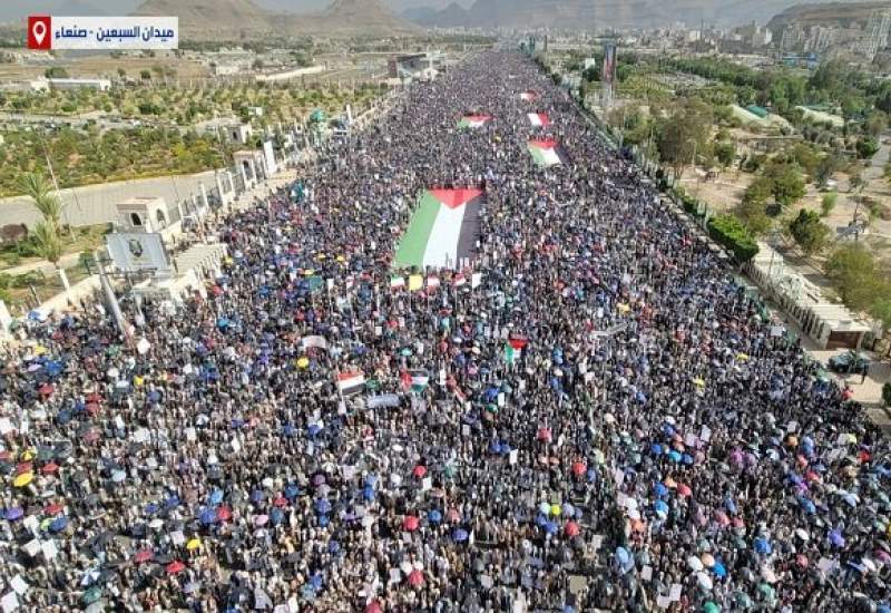 راهپیمایی یمنی‌ها باشعار «تبریک پیروزی ایران و همراه با غزه تا پیروزی»