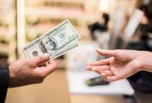 آیا قیمت دلار در آستانه آغاز یک روند نزولی قرار دارد؟