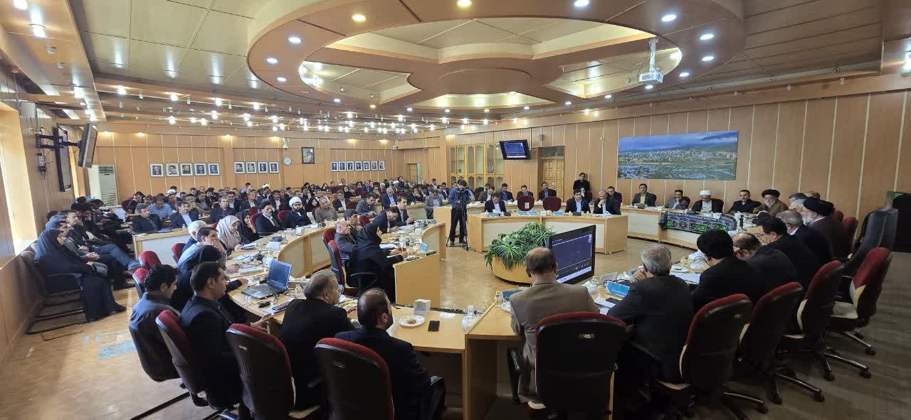 شهامت، معاون عمرانی استاندار کهگیلویه و بویراحمد در دفاع از عملکرد شهردار یاسوج: خدمات باید بر پایه قانون باشد /  اجازه نمی‌دهیم فشارها منجر به تخلف در خدمات شهری شود / 
