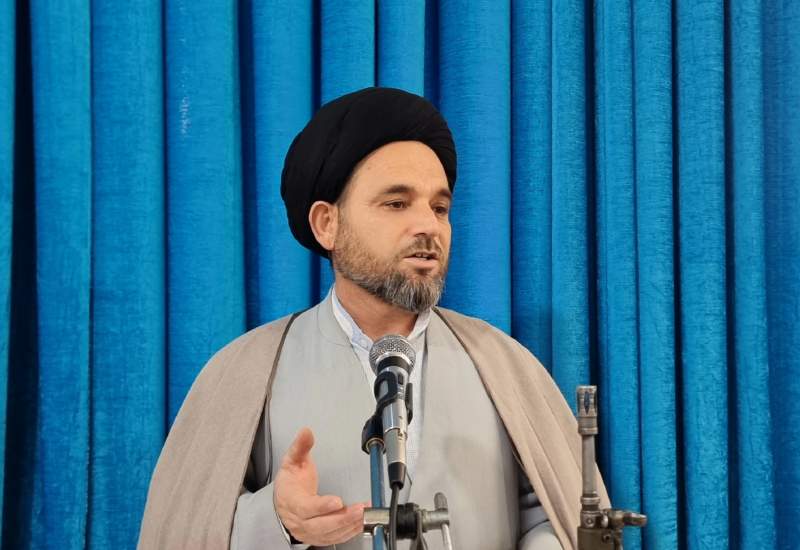 انتقاد امام جمعه کبگیان از مدیرانِ عامِلِ اداراتِ برق و مخابرات استان