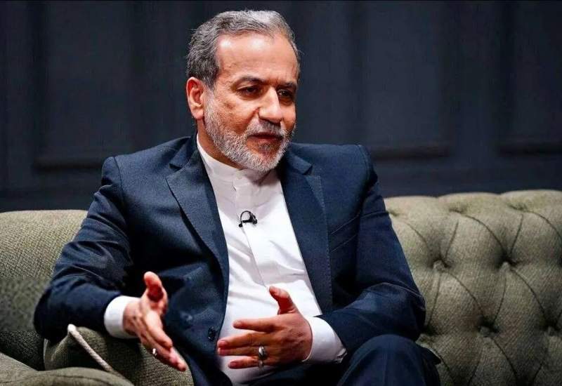 عراقچی: قبل از این که آتش بس اعلام شود در شورای عالی امنیت ملی مصوب شده بود که اگر دشمن تقاضای آتش بس بدون پیش شرط کرد، می‌پذیریم / تمامی مصوبات شورای عالی امنیت ملی با تأیید رهبری تأیید و بعد ابلاغ می‌شود / ساعت ۱ صبح تماس گرفتند که از ساعت ۴ صبح رژیم صهیونیستی آمادگی دارد که حملاتش را متوقف کند / این موضوع را با فرمانده سپاه چک کردم؛ گفتیم اگر آنها نزنند ما هم نمی‌زنیم