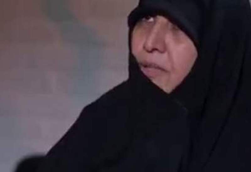 ببینید / همسر شهید حاجی‌زاده: حاج آقا یک‌بار با دختر بزرگم به نمایشگاه کتاب رفته بودند؛ نیروی انتظامی آنها را گرفت  <img src="/images/video_icon.png" width="11" height="10" border="0" align="top">