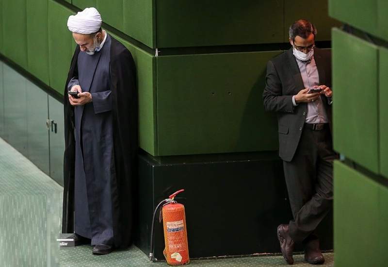 نسخه مجلس برای مقابله با نفوذ / نصیرپور: تکنولوژی تنها عامل نفوذ نیست/ منادی: موبایل‌ها مثل جاسوس عمل می‌کنند