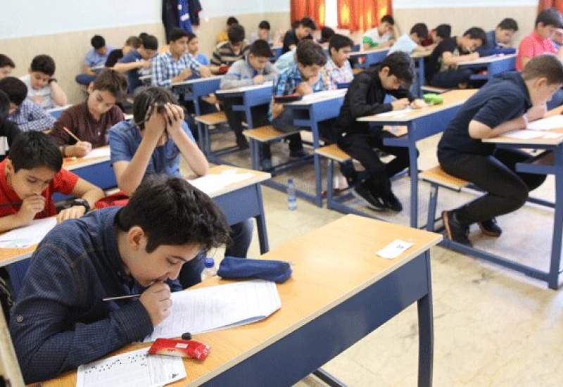 اقدام عجیب یکی از مدارس استان کهگیلویه و بویراحمد / انتخاب عنوان «دکتر» برای دانش‌آموزان کلاس ششمی پذیرفته‌شده در تیزهوشان! / این مدارس به دنبال نخبه‌پروری هستند یا عوام‌فریبی؟