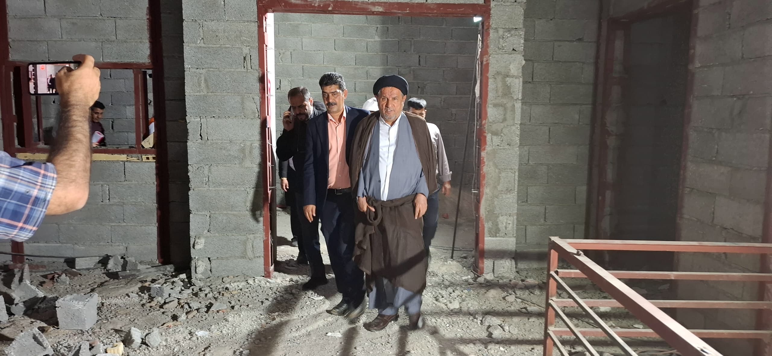 بازدید میدانی نماینده کهگیلویه بزرگ و فرماندار چرام برای بررسی پروژه‌های عمرانی و اقتصادی شهرستان/ بیمارستان چرام،تلاش برای تجهیز و افتتاح زودهنگام/ اختصاص ۲۰ میلیارد تومان به جاده دسترسی سرفاریاب-طسوج در سال جاری/ حمایت از کارگاه تولید تجهیزات برق چرام به عنوان نمونه موفق خودکفایی در شرایط تحریم