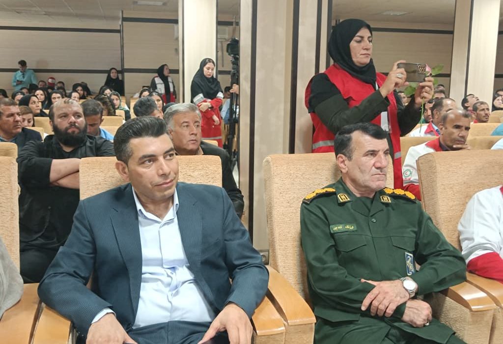 عکس| تودیع و معارفه مدیر عامل جمعیت هلالاحمر کهگیلویه وبویراحمد مراسم تودیع و معارفه مدیران عامل جمعیت هلالاحمر کهگیلویه و بویراحمد، روز سهشنبه، ۲۸ مرداد ماه در یاسوج برگزار شد؛ در این مراسم، سید عادل رهبریان به عنوان سرپرست جدید معرفی و از زحمات کاظم فلاحی دوست مدیرعامل پیشین قدردانی شد.