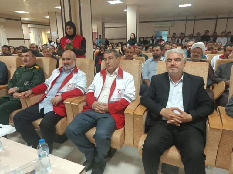 عکس| تودیع و معارفه مدیر عامل جمعیت هلالاحمر کهگیلویه وبویراحمد مراسم تودیع و معارفه مدیران عامل جمعیت هلالاحمر کهگیلویه و بویراحمد، روز سهشنبه، ۲۸ مرداد ماه در یاسوج برگزار شد؛ در این مراسم، سید عادل رهبریان به عنوان سرپرست جدید معرفی و از زحمات کاظم فلاحی دوست مدیرعامل پیشین قدردانی شد.