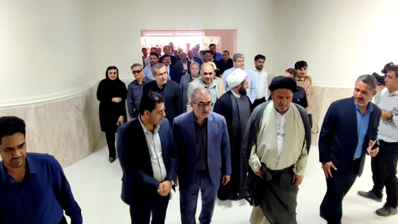 تصاویر | افتتاح ساختمان بهداشت و درمان شهرستان کهگیلویه پس از ۹ سال وقفه با حضور استاندار / چه عواملی باعث این وقفه شدند؟