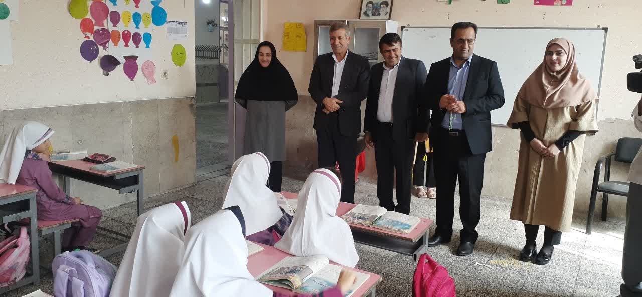 آغاز مانور بازگشایی مدارس در کهگیلویه و بویراحمد / اعلام زمان برگزاری جشنهای آغاز سال تحصیلی / حضور مدیرکل در دبستان شاهد یاسوج