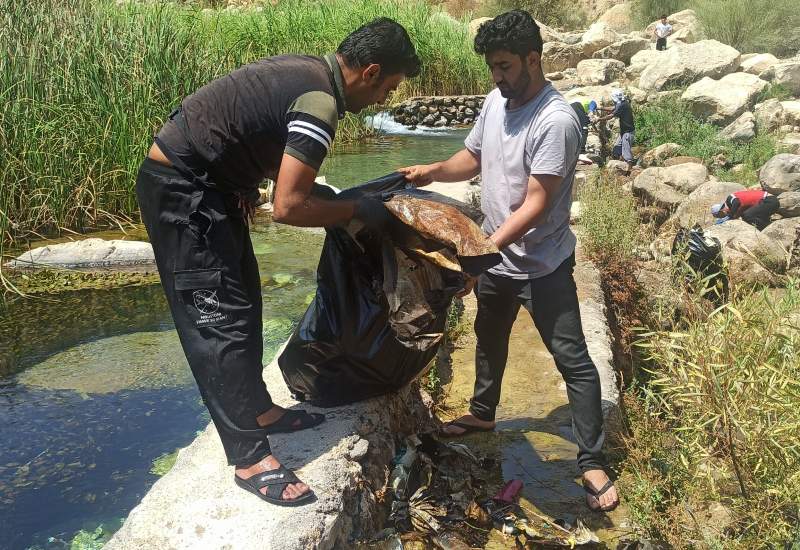تصاویر | جمع‌آوری زباله رودخانه موگرمون لنده با حضور فرماندار لنده  <img src="/images/picture_icon.png" width="11" height="10" border="0" align="top">