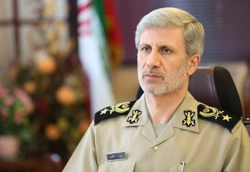فرمانده کل ارتش: توطئه‌های دشمن هنوز تمام نشده / باید از این فرصت برای آمادگی موثر استفاده کنیم
