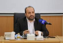 عسکری، معاون امور اقتصادی کهگیلویه و بویراحمد: این رفتار را کنار بگذارید، فریاد مردم بلند شده و شما فقط نظارت بر بازار را گردن یکدیگر می‌اندازید / اگر می‌خواهید به این شکل مدیریت کنید، بهتر است درِ جهاد کشاورزی را ببندید تا تصمیم دیگری گرفته شود / الهی:  در حوزه نظارت، ما با چالش جدی روبه‌رو هستیم، این وظیفه بر عهده جهاد کشاورزی است و اتاق اصناف در آن دخالتی ندارد / لقمانی خطاب به الهی: تولیدات بدون کنترل عرضه می‌شود