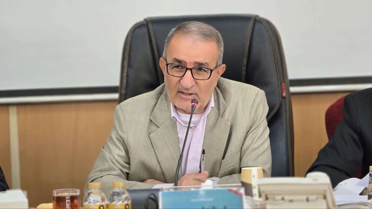 استاندار کهگیلویه و بویراحمد خطاب به مدیرکل صمت:   ۱۴ میلیارد تومان باید سریع جذب می‌شد، نباید پول معطل بماند و در نهایت گفته شود مشکلی وجود ندارد /  اگر دستگاهی در جذب اعتبارات کوتاهی کند، هیچ تعارفی نداریم / تکلیف شهامت، سهمگین و شریف‌پور  / از همه مدیران می‌خواهم گزارش‌هایی که نمایندگان نیاز دارند، با کیفیت و دقت تهیه کنند