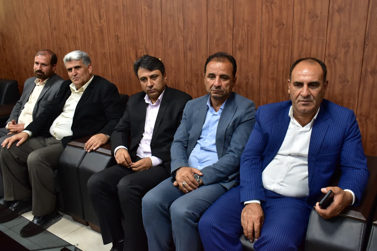 شاخه‌های گل دانش‌آموزان کهگیلویه و بویراحمد برای پلیس