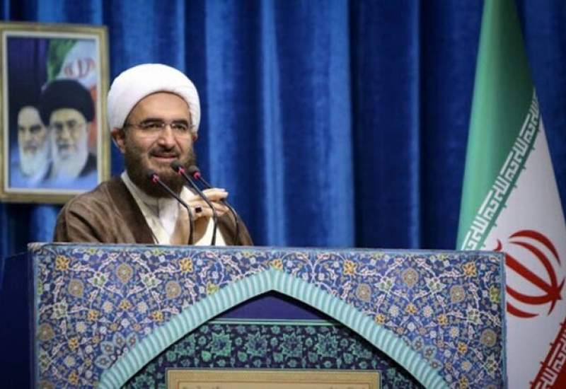 امام جمعه موقت تهران:  در غرب، معلوم نیست افراد فرزند چه کسی‌ هستند / رضاخان بی‌سواد احمق و پسرش که غرق در شهوت و هرزگی بودند