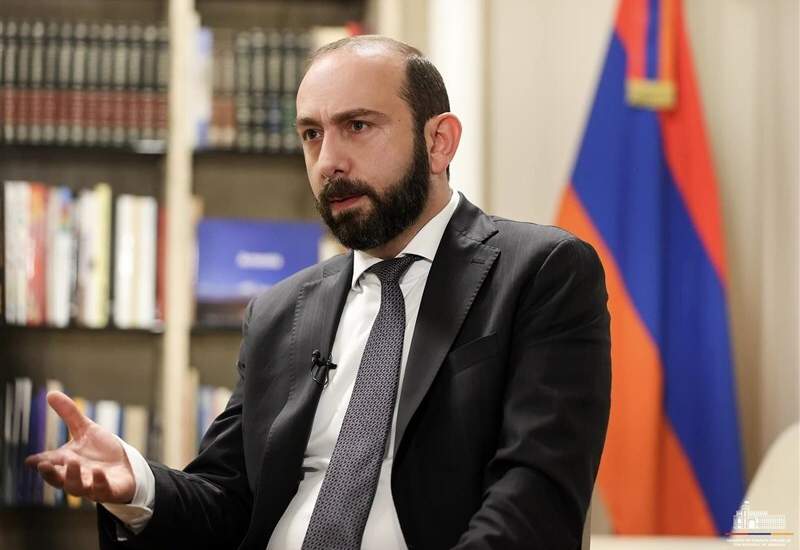 چرا در بیانیه واشنگتن، جمهوری آذربایجان دارای یک مسیر ارتباطی «بدون مانع» به نخجوان است اما برای ارمنستان عبارت «بدون مانع» ذکر نشده؟ / پاسخ وزیر خارجه ارمنستان: چه معنی دارد که یک سؤال را ۵۰ هزار بار بپرسید؟ / بدون مانع یعنی چه؟ / ده‌ها سند بین‌المللی وجود دارد که ارمنستان در قبال آنها تعهداتی برای عبور بدون مانع دارد / به حرف اپوزیسیون گوش ندهید