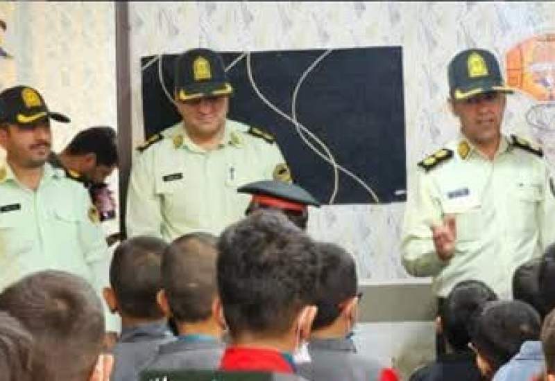 تصاویر| دیدار فرزندان دانش‌آموز دبستان چتر دانش یاسوج با والدین پلیس خود