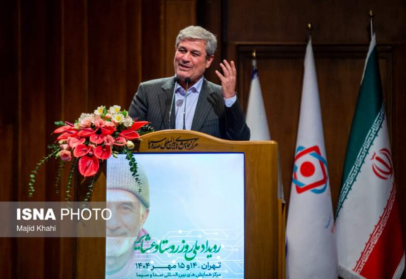 تناقضات تاجگردون؛ از گفتار سیاسی تا واقعیت میدانی / او که خود را در انتصاب یک دهیار ناتوان می‌نامد، چگونه در انتصاب مدیران‌کل نقش‌آفرینی می‌کند؟