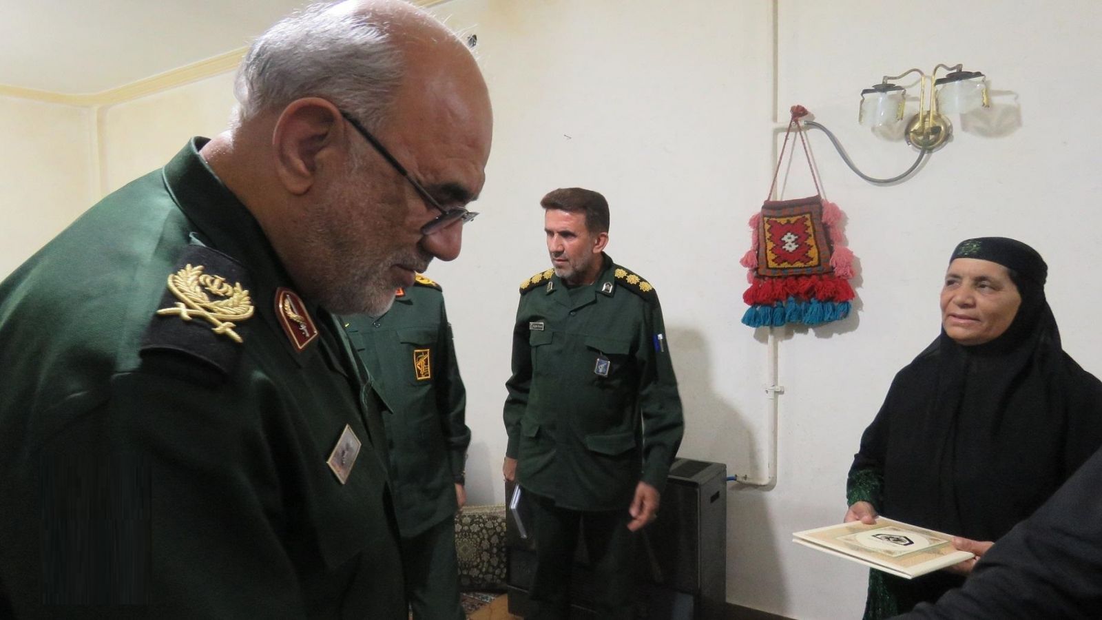 دیدار جمعی از فرماندهان سپاه با خانواده شهدای شهرستان بویراحمد
