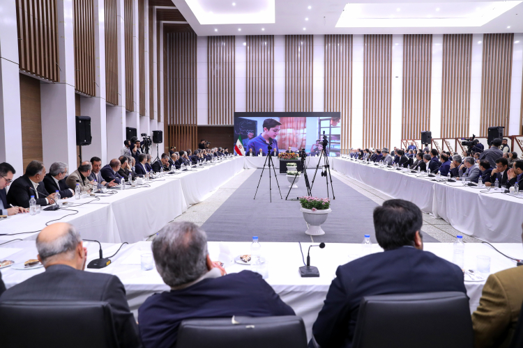 پزشکیان: روی طلا خوابیدهایم اما گرسنهایم؛ مقصر ما مدیران، مسئولان، سیاستمداران و قانونگذران هستیم نه آمریکا / از آمریکا و اسرائیل نمیترسم؛ از دعوا و اختلافات داخلی میترسم / قدر ما این نیست که دیگران، بچههایشان را درست آموزش بدهند اما ما یک عده آدم خودباخته، فریبخورده، ضعیف و در عین حال پرادعا تربیت کنیم
