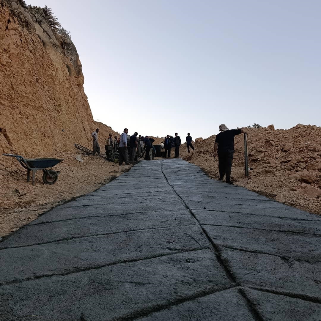 تصاویر | کار عجیب و معنادار اهالی روستای «جلاله» سادات محمودی دنا / آیا مسئولان منظور این اقدام مردم را متوجه میشوند؟