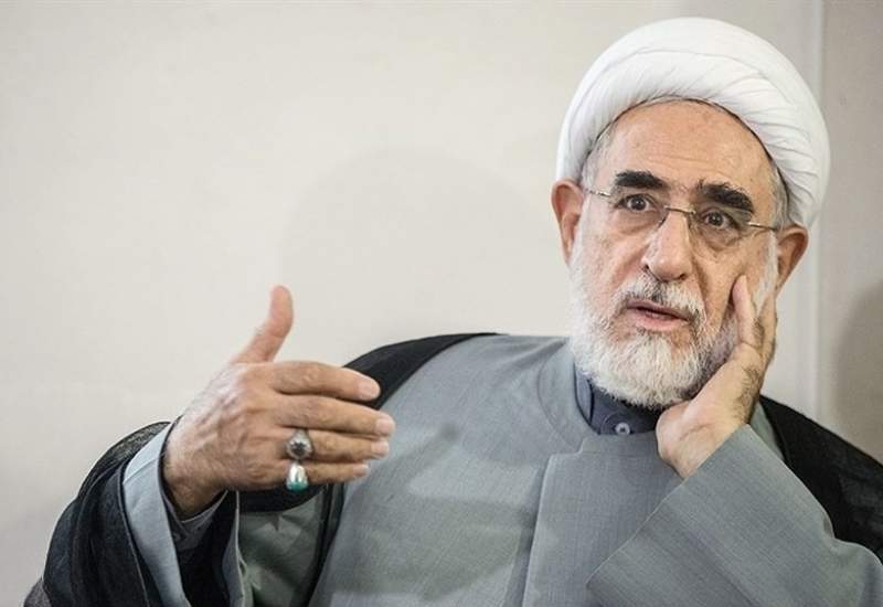 دولتی که با تکیه بر قرآن و نهج‌البلاغه روی کار آمد، به سمت بده‌بستان و معامله سیاسی رفت/ دولت در سایه در تدارک ساقط کردن دولت است/دولت برای راضی نگه‌داشتن تندرو‌ها هنوز مشغول امتیازدهی است/برخی از افرادی که به پزشکیان توهین می‌کردند، امروز در دولت حضور دارند
