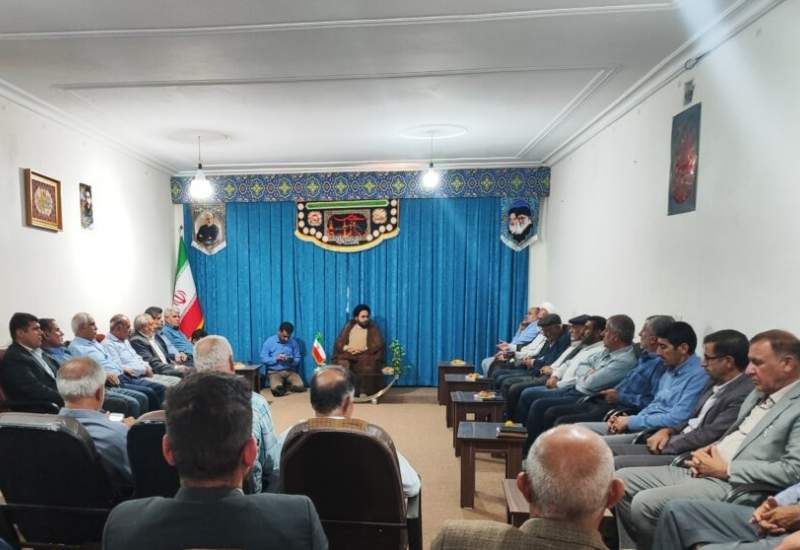 نشست در دفتر امام جمعه گچساران بر سر شورای شهر دوگنبدان / انحلال شورای شهر، بحران‌ساز و سیاسی است / هاشمی‌منش: هیچ انحلالی صورت نگرفته؛ قانون، تنها ملاک تصمیم‌گیری است / امام‌جمعه گچساران: پرونده تخلفات شورا در مسیر قانونی است؛ از شتاب‌زدگی پرهیز شود