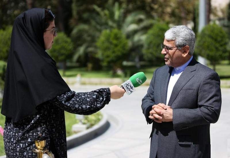 دولت از کلیت و تمامیت خود دفاع می‌کند / باید به وزرا فرصت داد تا برنامه‌هایشان را اجرا کنند
