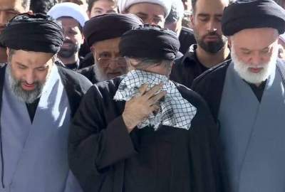 فیلم| حضور فرزندان رهبر شهید انقلاب در مصلی تهران 