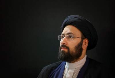سید علی خمینی: هرکس بخواهد مذاکره کند برای اینکه به صلح با آمریکا برسد، خائن است / هرکس پیام دوستی به آمریکا بفرستد، دهانش خبیث و نجس است
